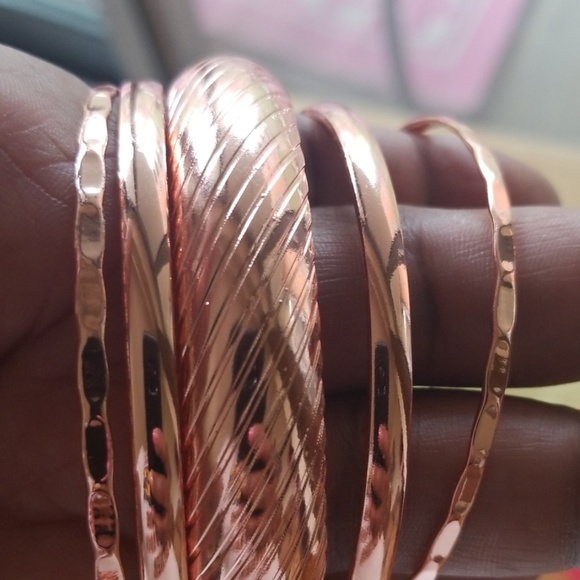 Brass Color Bangle - Picture 6 of 8